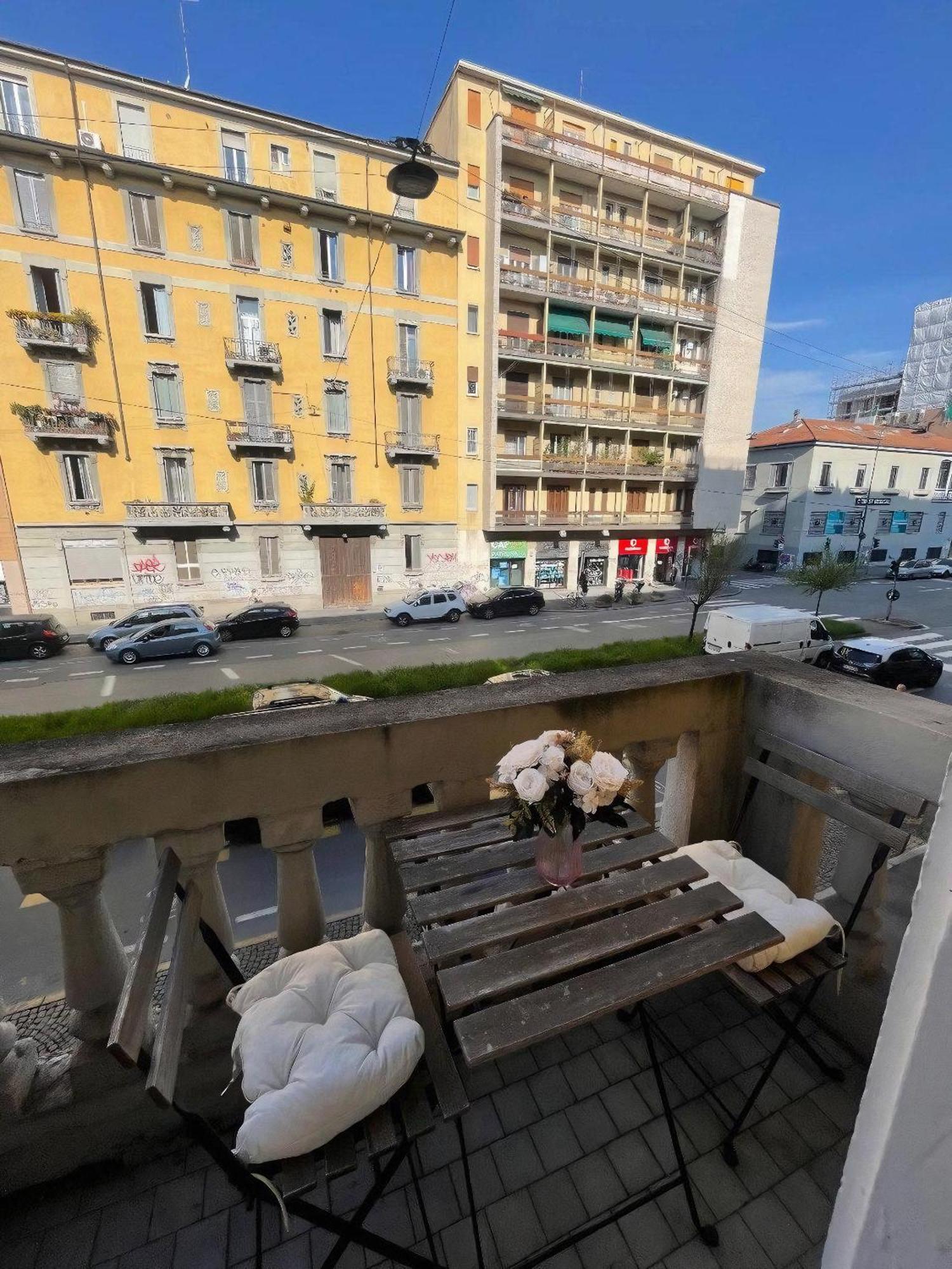 Appartement Peony House - 10 Min Duomo à Milan Extérieur photo