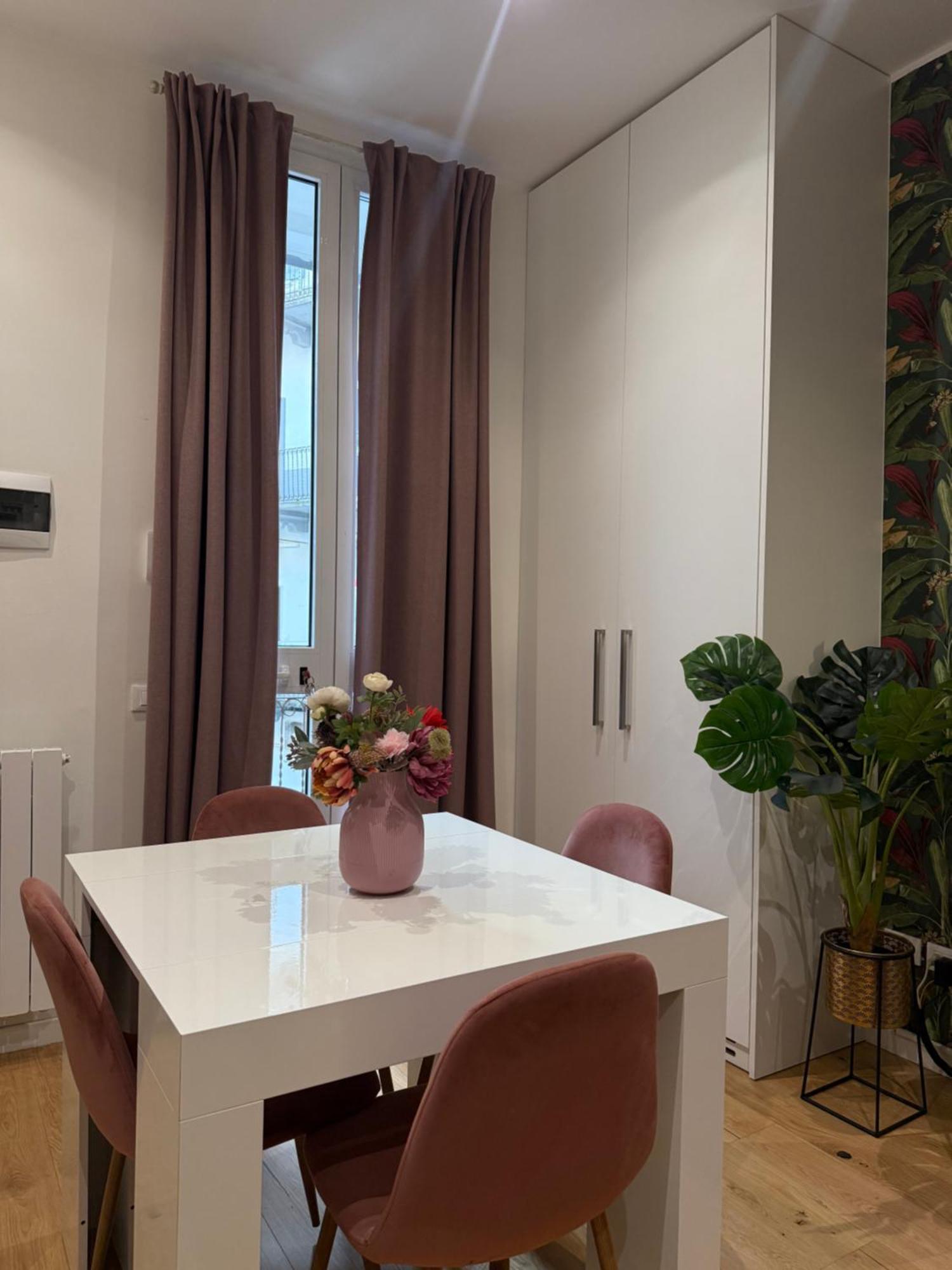 Appartement Peony House - 10 Min Duomo à Milan Extérieur photo